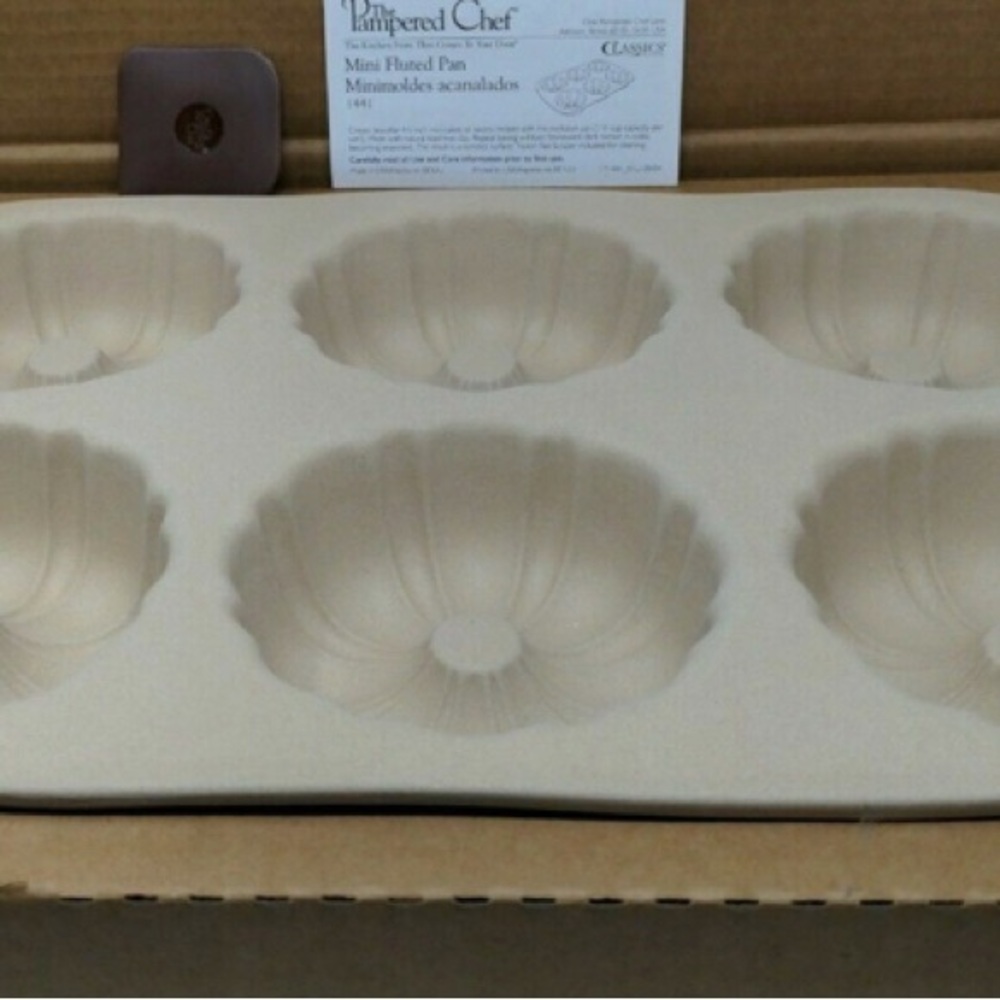Pampered Chef Mini Fluted Pan - Stoneware